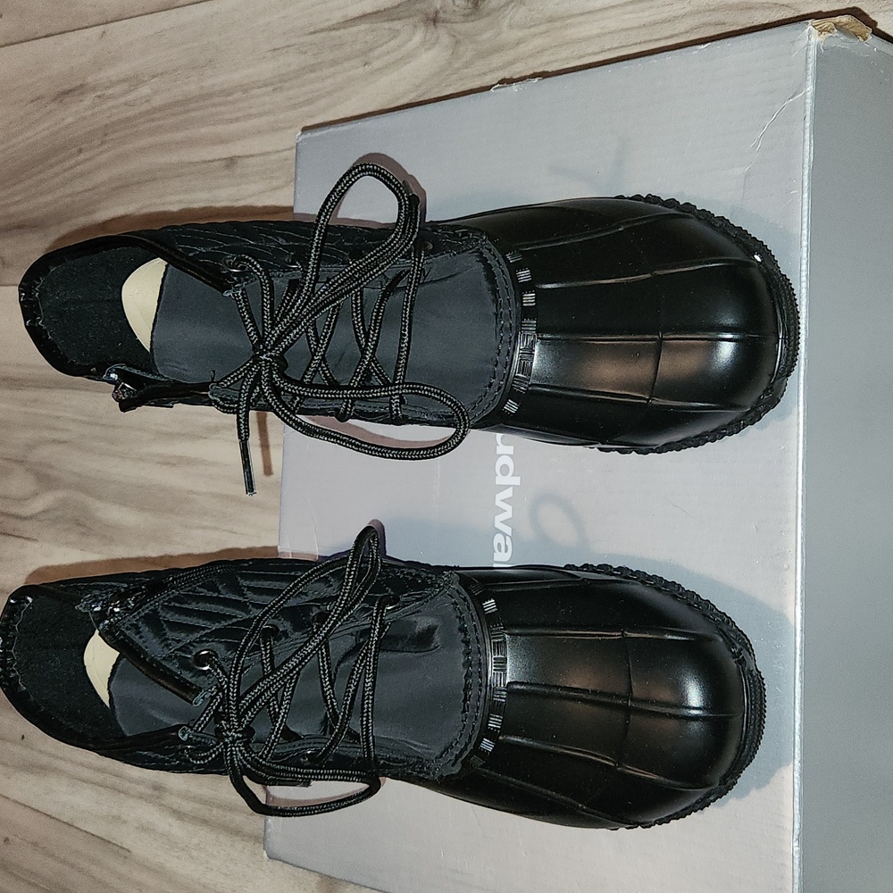 Stylish Black Rain Boots Cloudwalker Size 9W